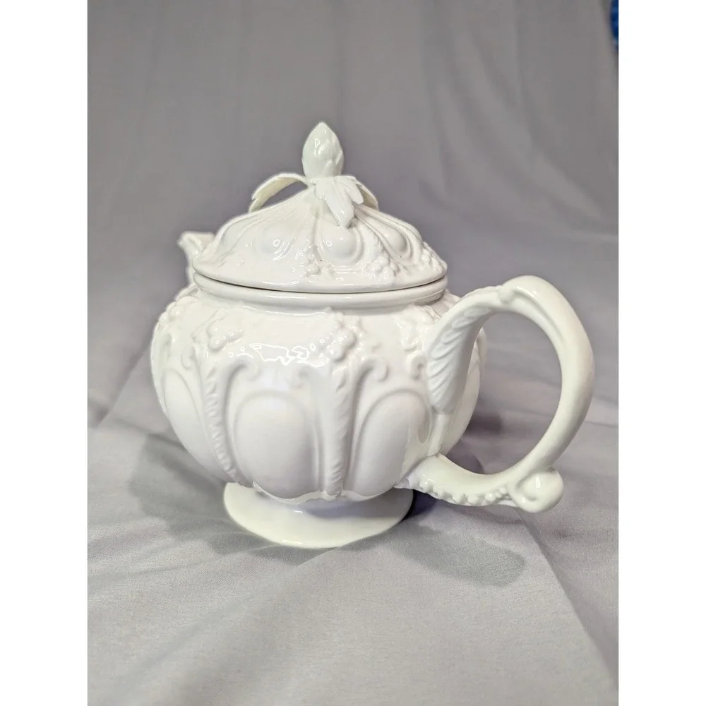 Peppertree Tabletops‎ Imports Small Teapot White Porcelain Victorian